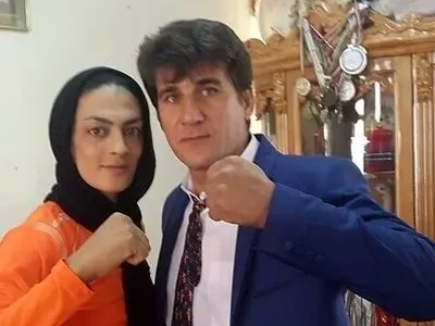 فیلم / نگاهی به  چیدمان خلاقانه  خانه شهربانو منصوریان قهرمان ووشوکار ایرانی و همسرش /از  فرش آبی تا قلب آبی