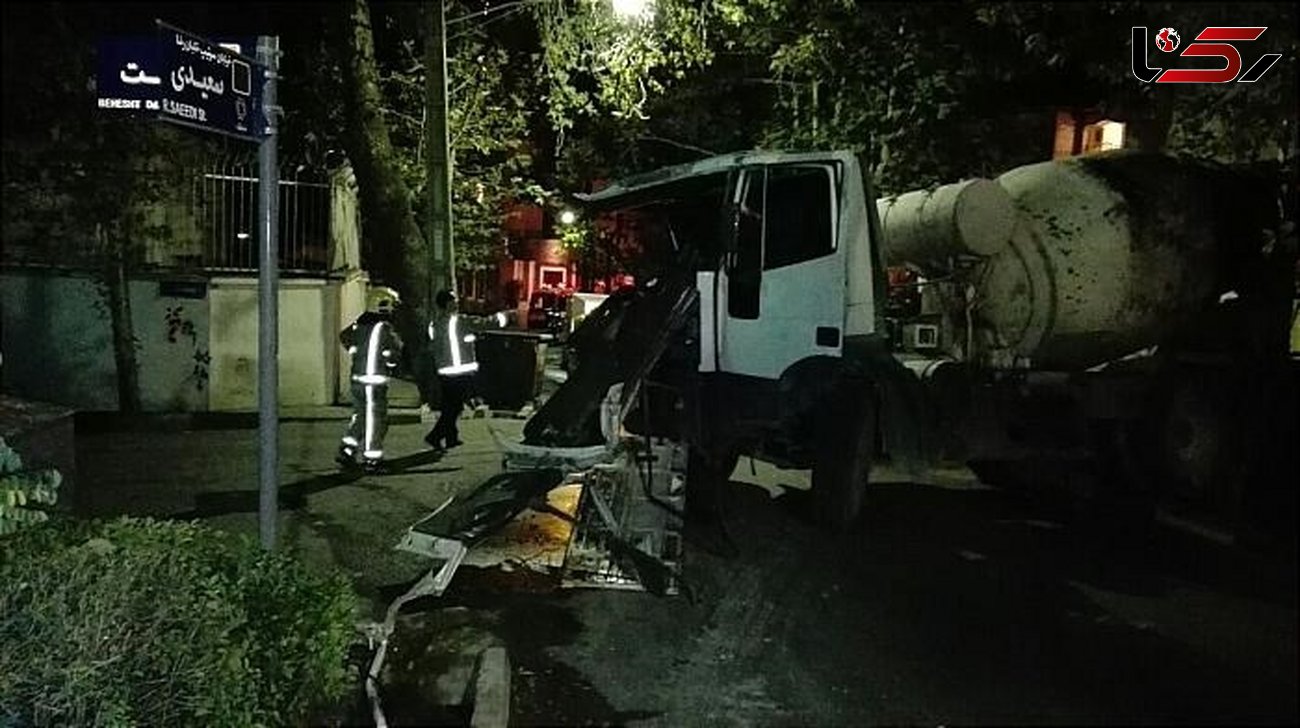  تصادف شبانه  ماشین غول پیکر با درخت در شمال تهران + عکس های عجیب
