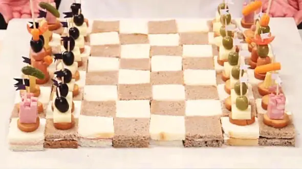 تزیین میان وعده غذایی به شکل شطرنج+فیلم