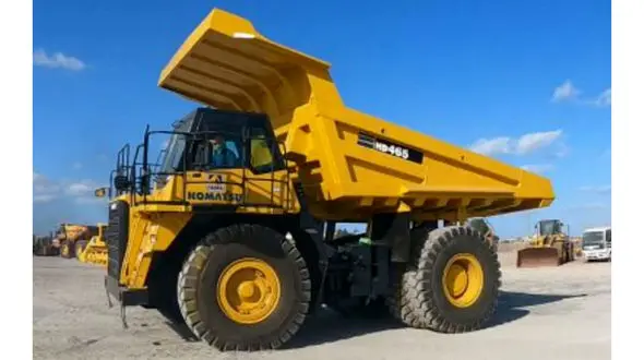 توقیف دامپ‌تراک غول‌پیکر بدون پلاک در سمنان / جان مسافران را به خطر انداخته بود