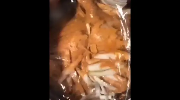 چطور مرغ را برای غذاها خرد کنیم؟ + فیلم 