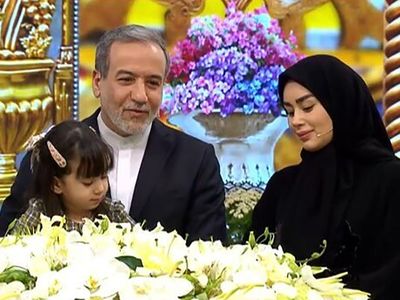 عباس عراقچی بازهم پدر شد + فیلم و عکس از همسر جوانش و کوچولویشان