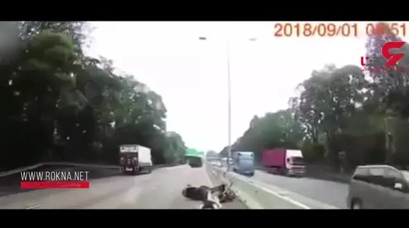 تصادف دلخراش موتور با کامیون در اتوبان +تصویر