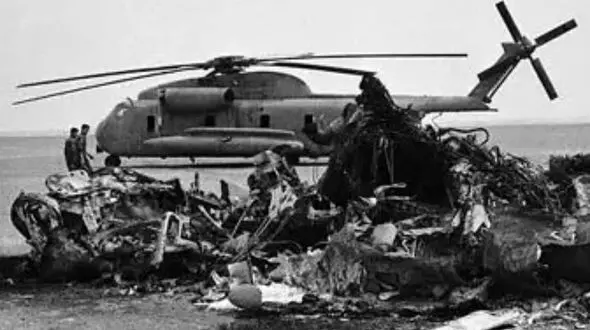 شکست فاجعه‌بار عملیات آزادسازی گروگان‌ها در طبس