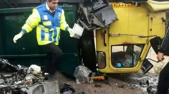 مردی با پراید به زیر کامیون رفت و خودکشی کرد / این مرد قبل از حادثه زنش را کشته بود