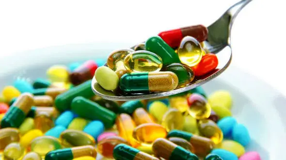 بازداشت 2 برادر شیطانی که قرص های لاغری نامتعارف می فروختند / 13 کیلو مواد شیشه ای کشف شد