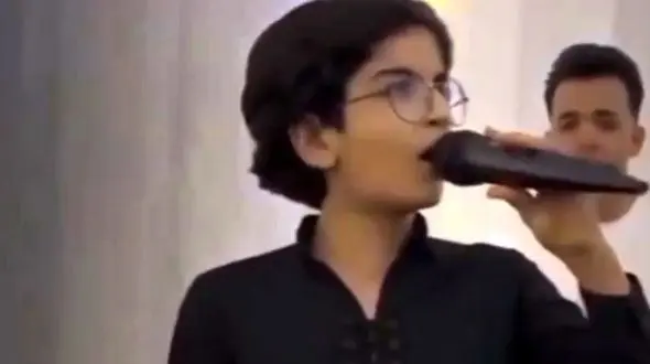 فیلم آوازخوانی باشکوه و احساسی پسربچه با آهنگ غمگین / بزرگ شه چی میشه!