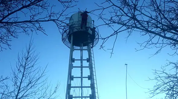 مرد شیرازی در مخزن 3 هزار لیتری آب افتاد + عکس