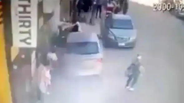 آقازاده کودک فاجعه آفرید / او 2 زن و یک بچه را زیر گرفت + فیلم صحنه / قاهره