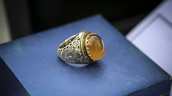 کشف انگشتر رهبر معظم انقلاب در خانه یک دزد تهرانی + عکس