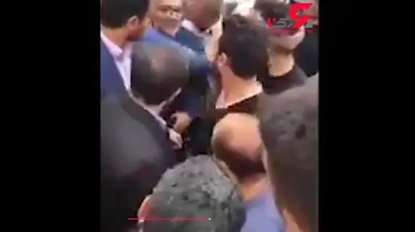 لحظه برخورد توهین آمیز استاندار خوزستان با مرد سیل زده! / دولت واکنش نشان داد + فیلم و جزییات
