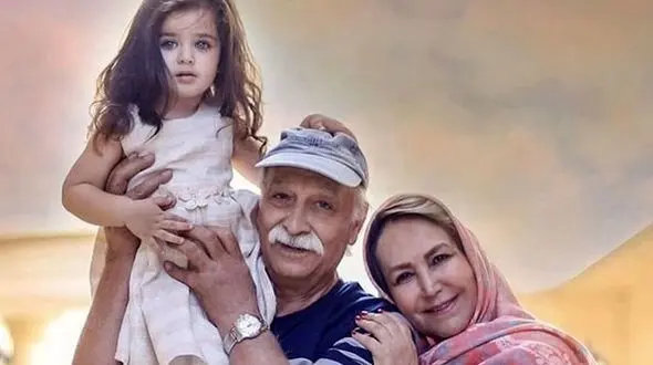 عکس آخرین جشن تولد  هانا پاک نیت زیباترین دختر ایران قبل مهاجرت به انگلیس .../ دلتنگی محمود پاک نیت به نوه اش .. / از تزئین زیبای کیک با تم میکی موس تا ...