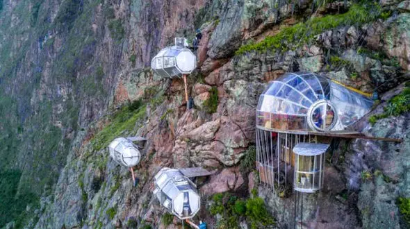 اقامت کوهنوردان نترس در هتلی میان صخره ها+عکس