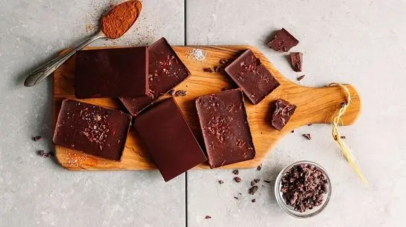 شکلات تلخ و تقویت بینایی