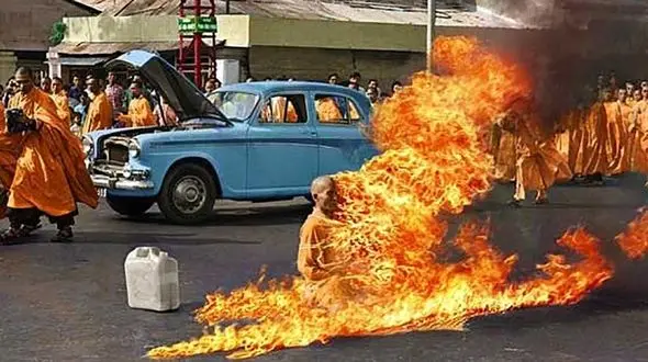 خودسوزی ای که دنیا را تکان داد / عکس های +16