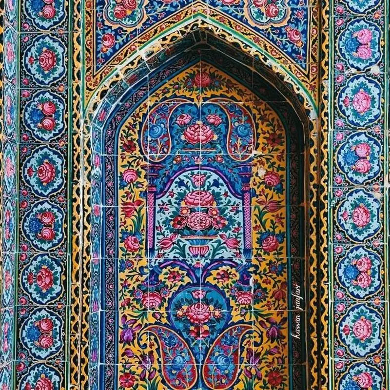 دیوار رنگی مسجد نصیرالملک
