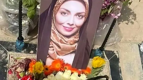 فیلم/لحظه غم‌انگیز و اشک آلود از مراسم ختم آزاده نامداری/ گریه و ضجه دلخراش توسط همسر این مجری  پرپر شده / همسرش در غم‌های بی‌پایان...!