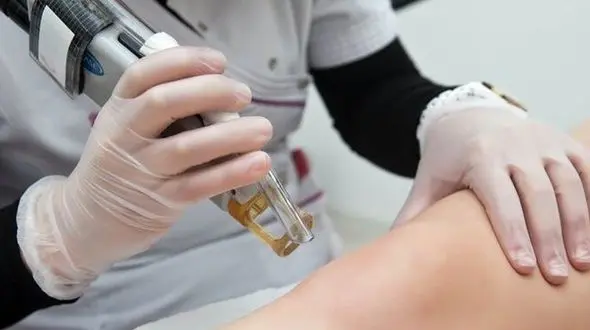 ماساژ و لیزر بدن مردان برهنه توسط زنان در تهران / پاسخ وزارت بهداشت به این رسوایی!