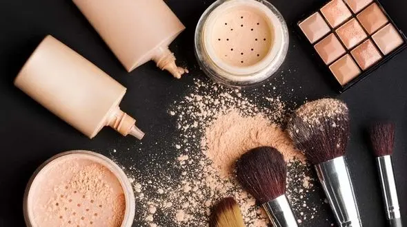 نقش کرم پودر در زیبایی پوست