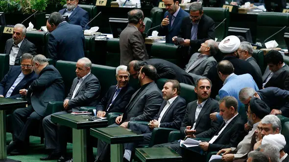 فریاد مرگ بر آمریکا حین سخنرانی روحانی در مجلس+فیلم 