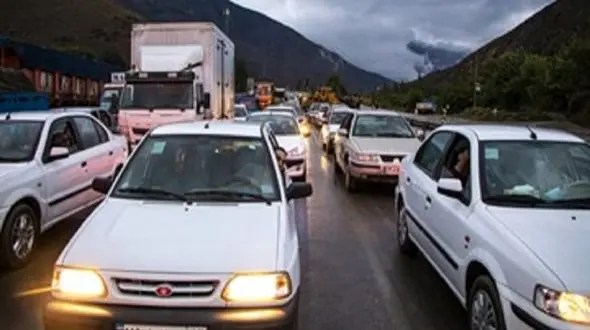 ازدحام خودروها در خروجی استان های شمالی در پی بروز سیل + فیلم