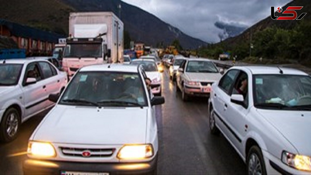 ازدحام خودروها در خروجی استان های شمالی در پی بروز سیل + فیلم