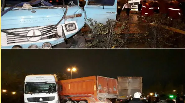 ۱۲ مجروح در برخورد مینی بوس با تریلی+ عکس