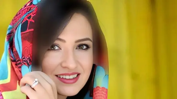 زیبایی گلاره عباسی با استایل جذاب کنار سفره هفت سین ! / نچرال ترین خانم بازیگر رخ نمایی کرد 