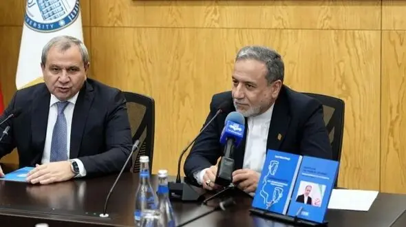 سخنرانی عراقچی در دانشگاه دولتی باکو + تصاویر