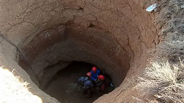 سقوط پسر بچه ۱۴ ساله در قناتی در اقبالیه