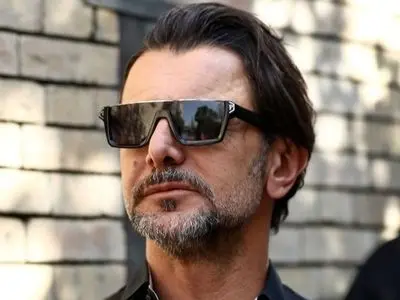 فیلم / امین حیایی: خواهرم در اوج جوانی و با بچه 2 ساله اش فوت کرد /  در مراسم سوم خواهرم زندگی ام از این رو به اون رو شد / خدا به گلایه هام گوش داد