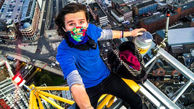 سلفی خطرناک نوجوان بی باک در ارتفاع ۱۵۵ متری + عکس