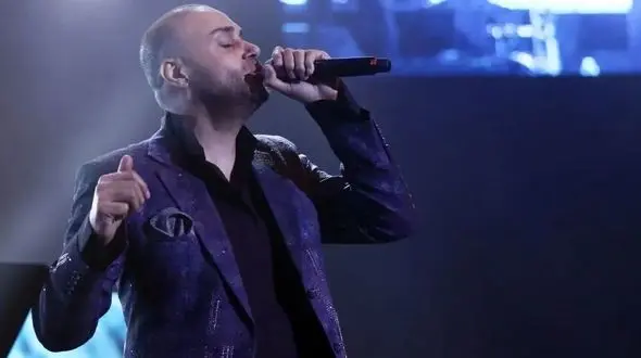 فیلم آواز احساسی/ استحکام صدای حامی تمام سالن رو میخکوب خودش کرده / صداش از اعماق وجودش میاد ...