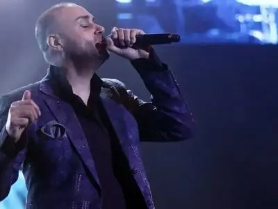 فیلم آواز احساسی/ استحکام صدای حامی تمام سالن رو میخکوب خودش کرده / صداش از اعماق وجودش میاد ...