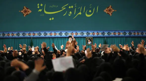 شعار «برابری جنسیتی» که برخی به صورت مطلق بیان می‌کنند غلط، و آنچه صحیح است «عدالت جنسیتی» است