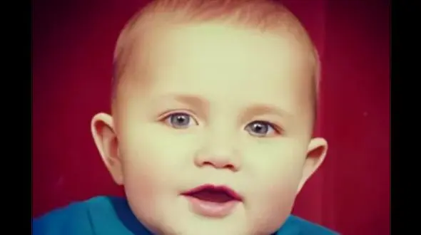 این کودک چشم آبی پرحاشیه ترین بازیگر ایرانی شد ! / عمرا حدس بزنید کیست ؟!