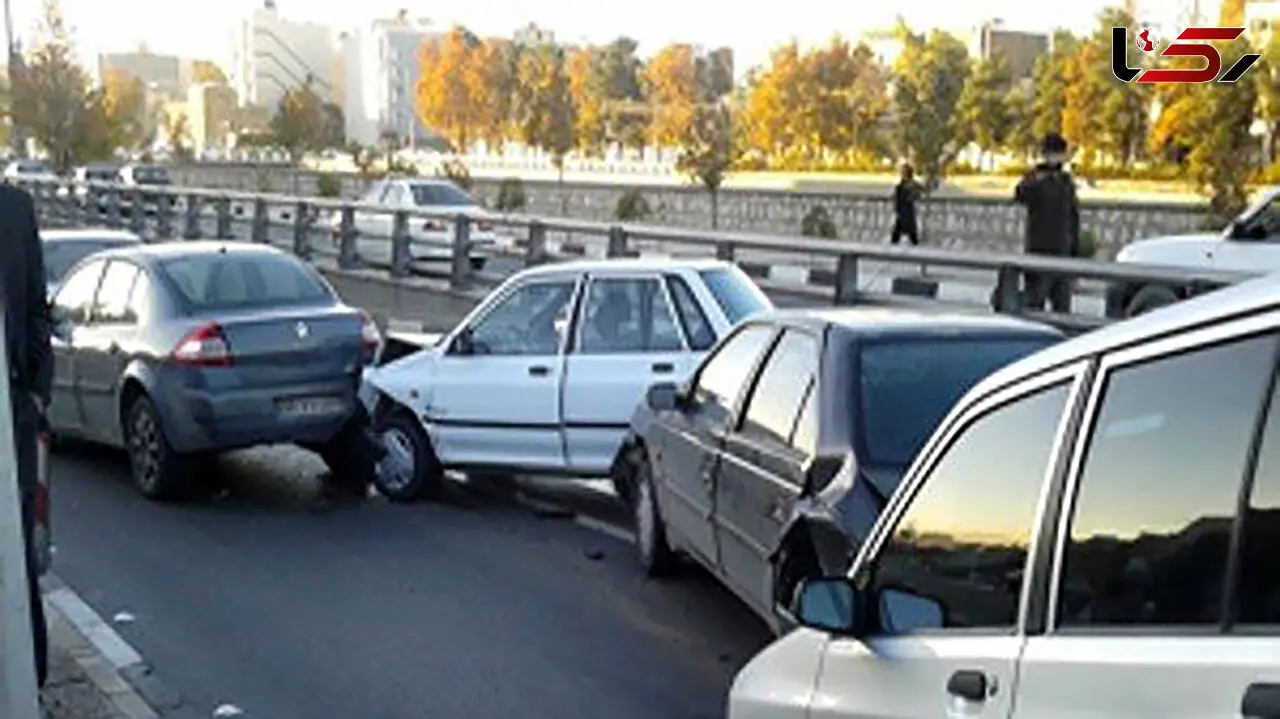 تصادف زنجیره‌ای در جاده چناران ۶ مجروح داشت
