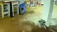 فیلم تخریب فروشگاه توسط سیل در چمچمال