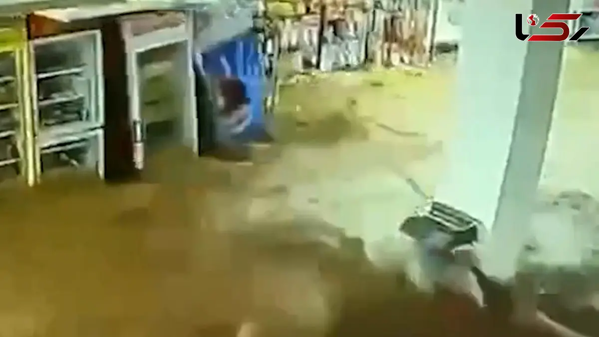 فیلم تخریب فروشگاه توسط سیل در چمچمال