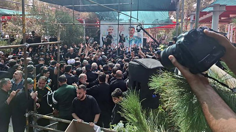 مراسم خاکسپاری سردار حاجی زاده و سرلشکر محمود باقری برگزار شد