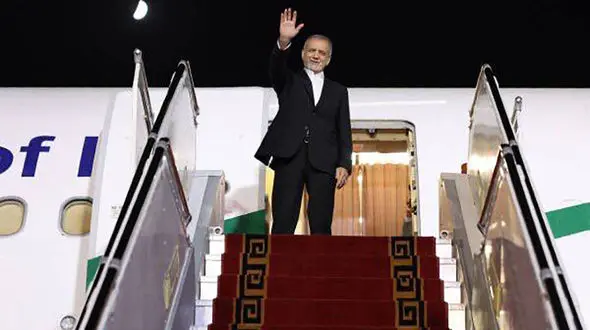 دکتر پزشکیان با بدرقه معاون اول رئیس جمهور عازم عشق‌آباد شد