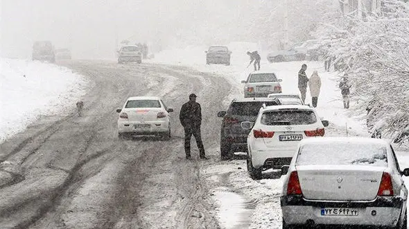  "کولاک برف" برخی جاده‌‌های کشور را در بر گرفت 