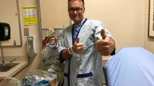 پدر فداکار به کلیه اش را به پسرش هدیه کرد+عکس