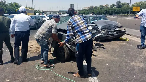 5 عکس باورنکردنی از تصادف مرگبار پژو 405 با نیوجرسی بزرگراه آزادگان  