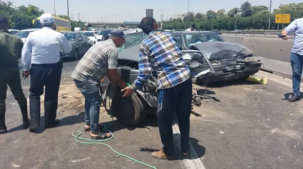 5 عکس باورنکردنی از تصادف مرگبار پژو 405 با نیوجرسی بزرگراه آزادگان  