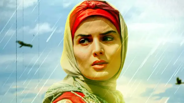 ستاره این روزهای سریال سوجان با گوشواره‌های متفاوتش / خانم بازیگر نیامده جلب توجه کرد !