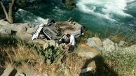 سقوط عجیب پراید در رودخانه چالوس + عکس