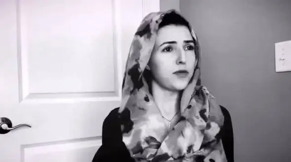 فیلم قرآن خواندن جنیفر خواننده آمریکایی در پخش زنده تلویزیونی