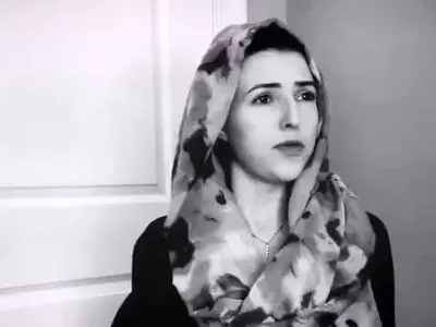 فیلم قرآن خواندن جنیفر خواننده آمریکایی در پخش زنده تلویزیونی