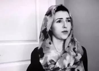 فیلم قرآن خواندن جنیفر خواننده آمریکایی در پخش زنده تلویزیونی